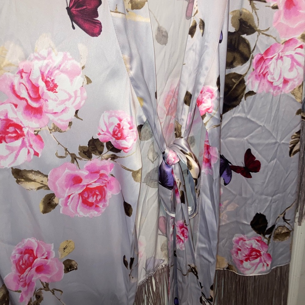 Victoria Secret NEW M/L floral satin fringe trim kimono - Picture 6 of 6